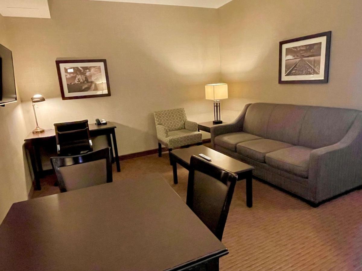 Best Western Plus Okotoks Inn & Suites Exteriör bild