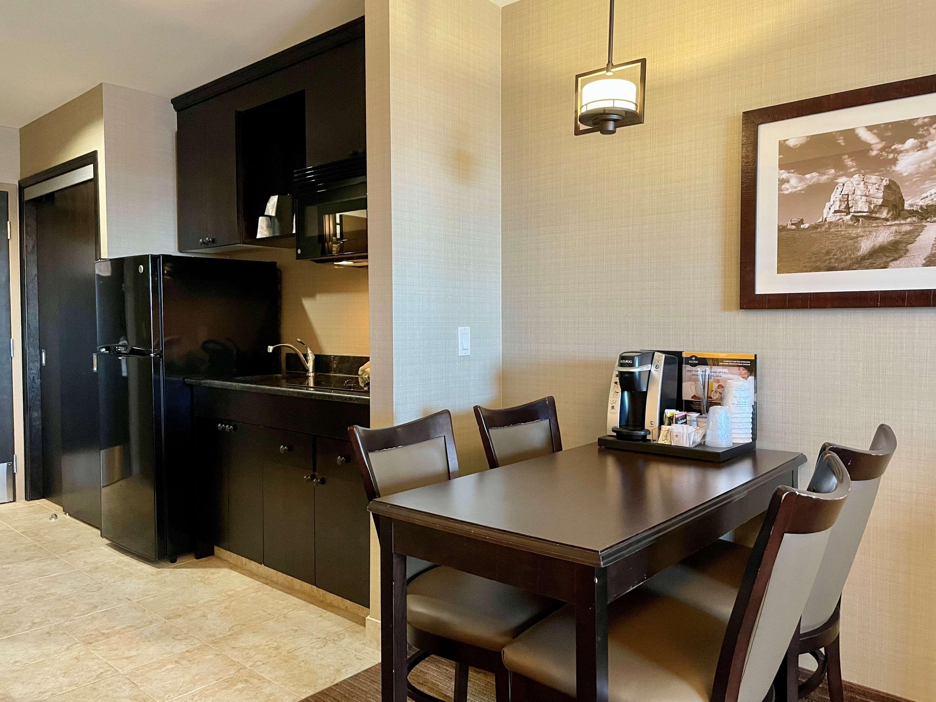 Best Western Plus Okotoks Inn & Suites Exteriör bild