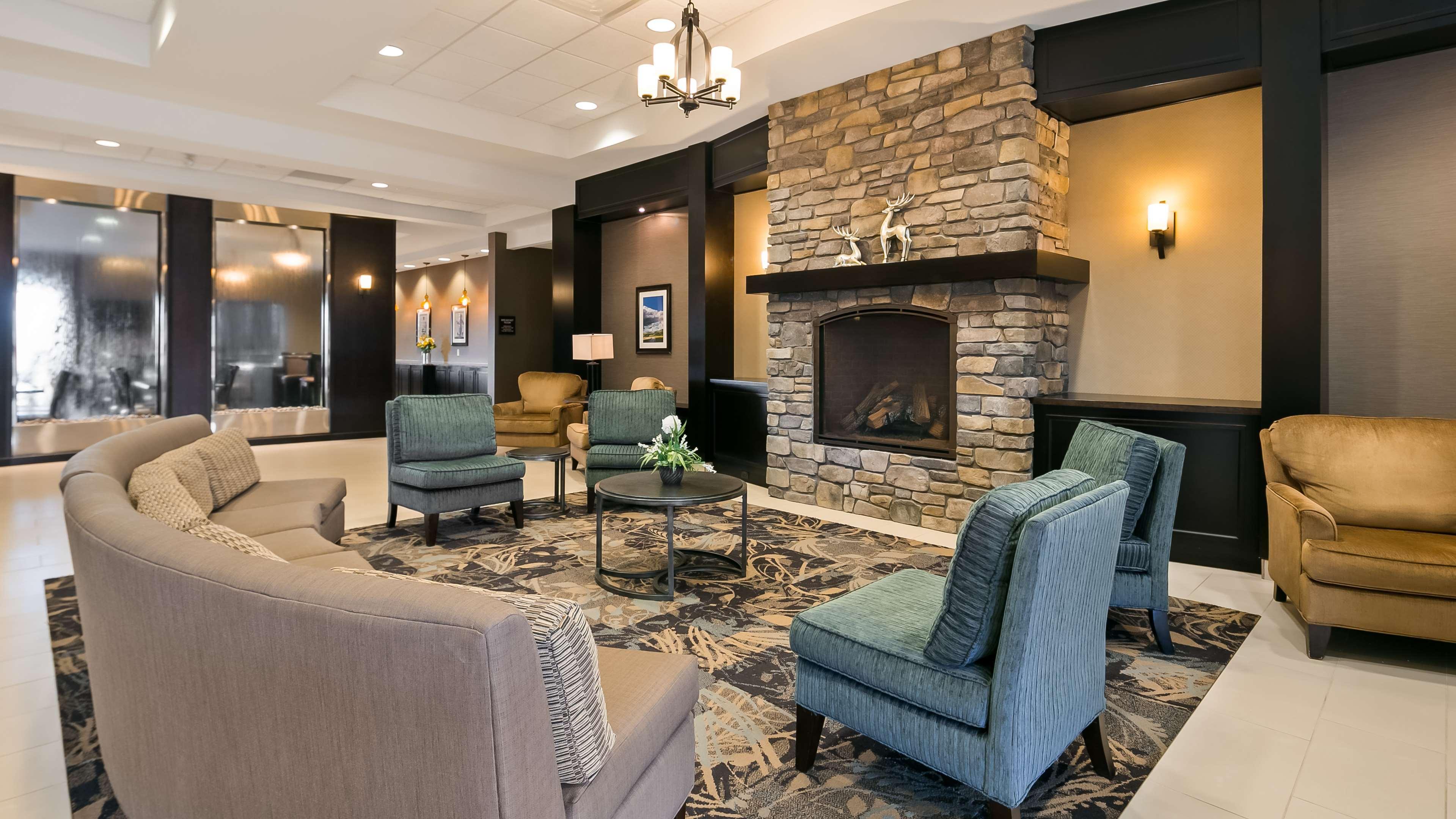 Best Western Plus Okotoks Inn & Suites Exteriör bild