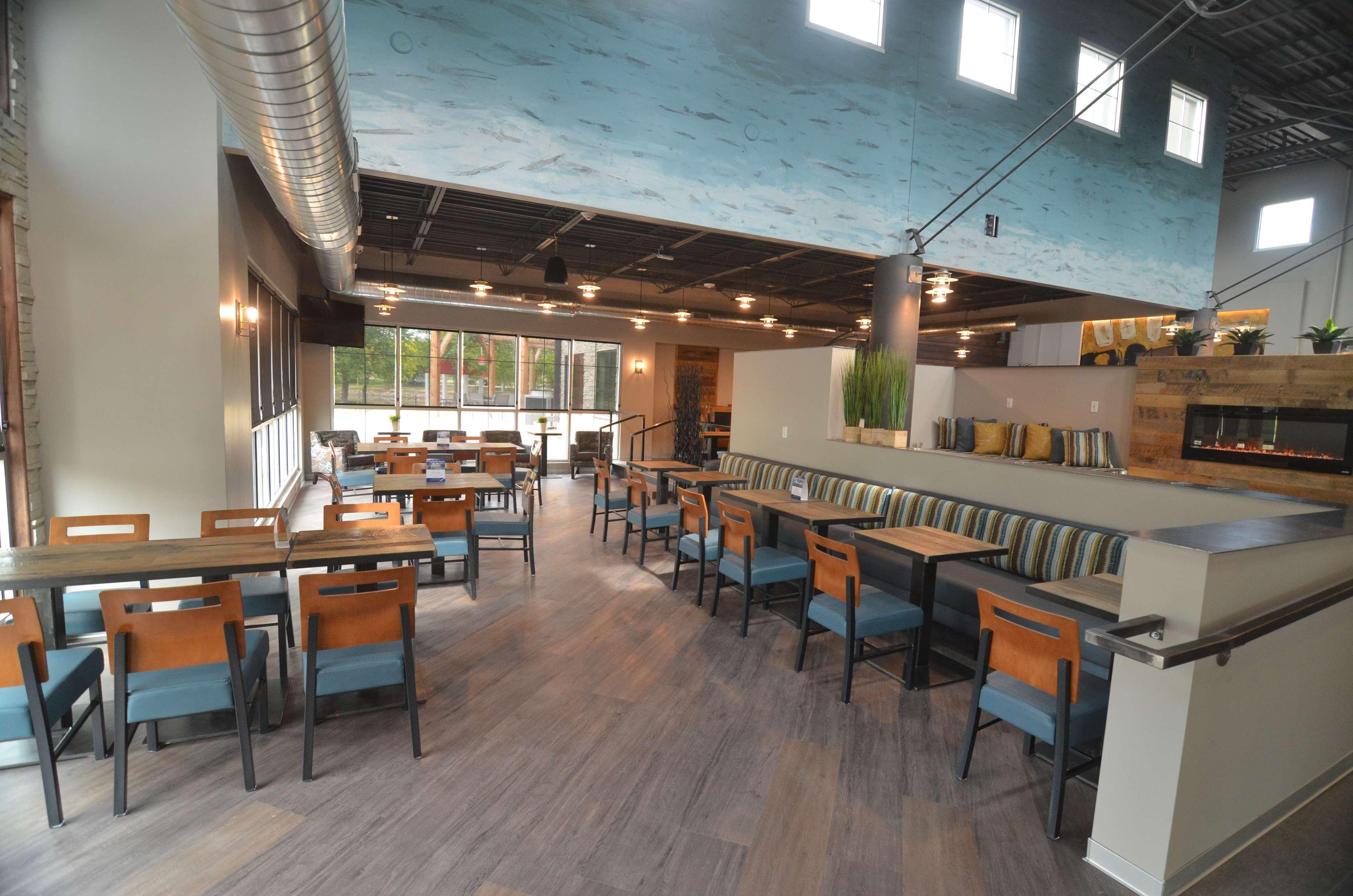 Best Western Plus Okotoks Inn & Suites Exteriör bild