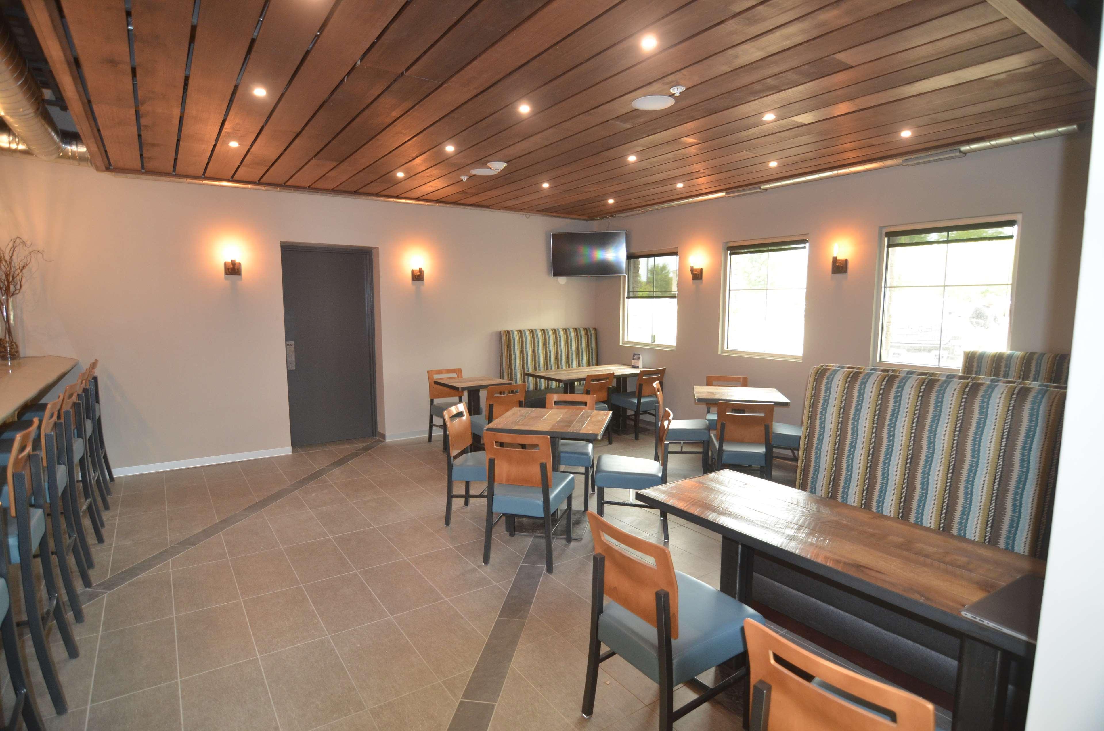 Best Western Plus Okotoks Inn & Suites Exteriör bild