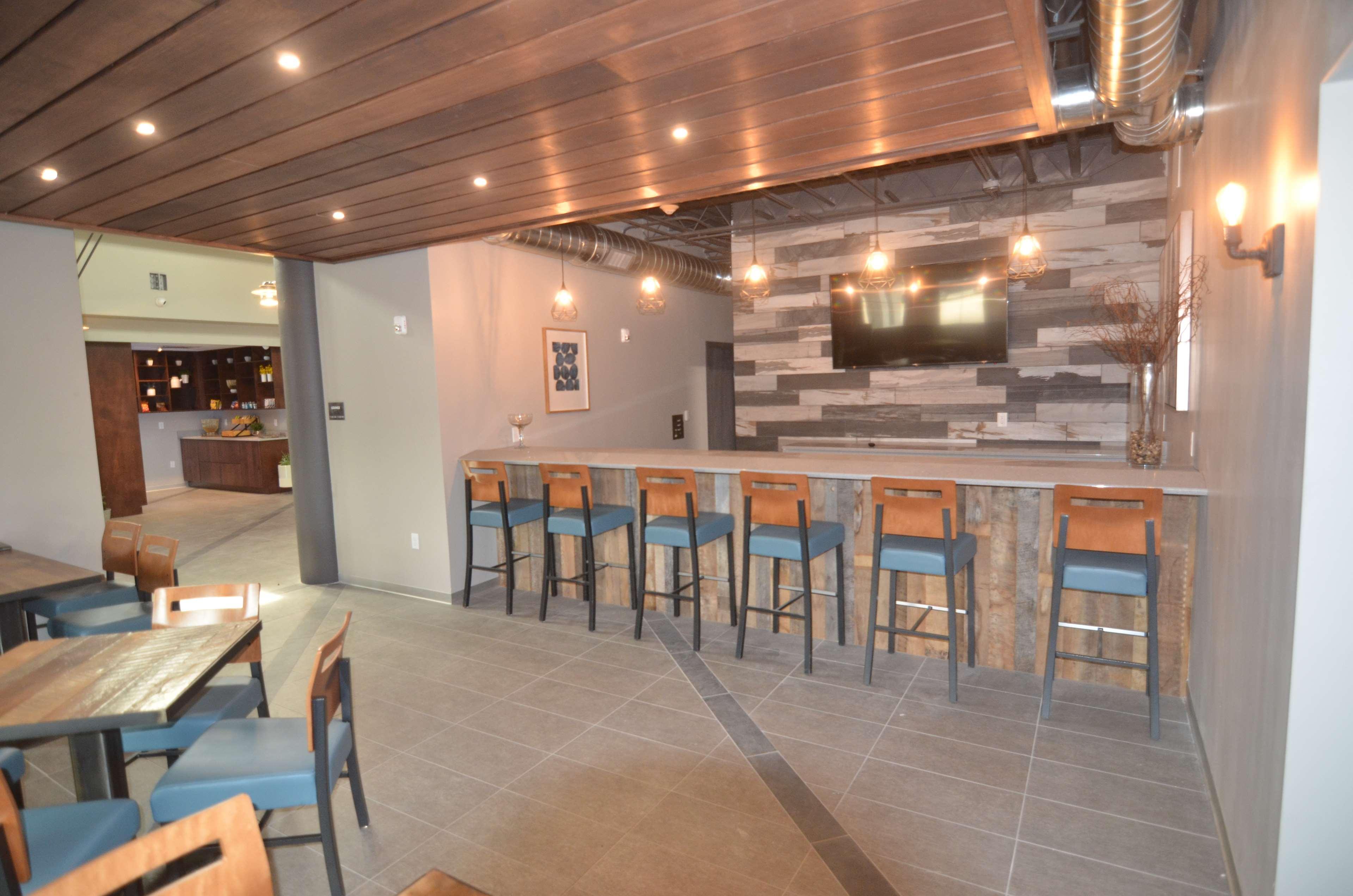 Best Western Plus Okotoks Inn & Suites Exteriör bild