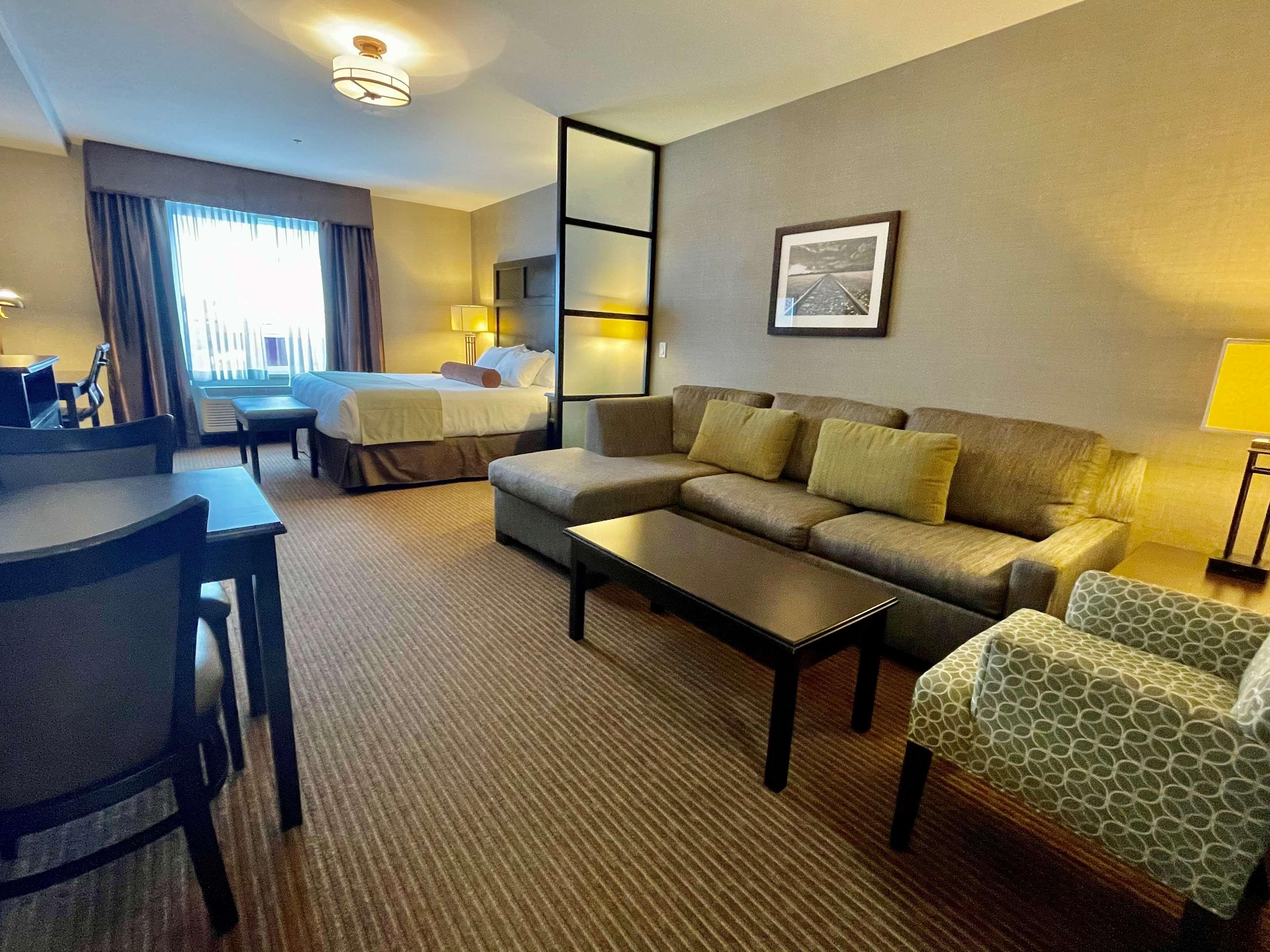 Best Western Plus Okotoks Inn & Suites Exteriör bild
