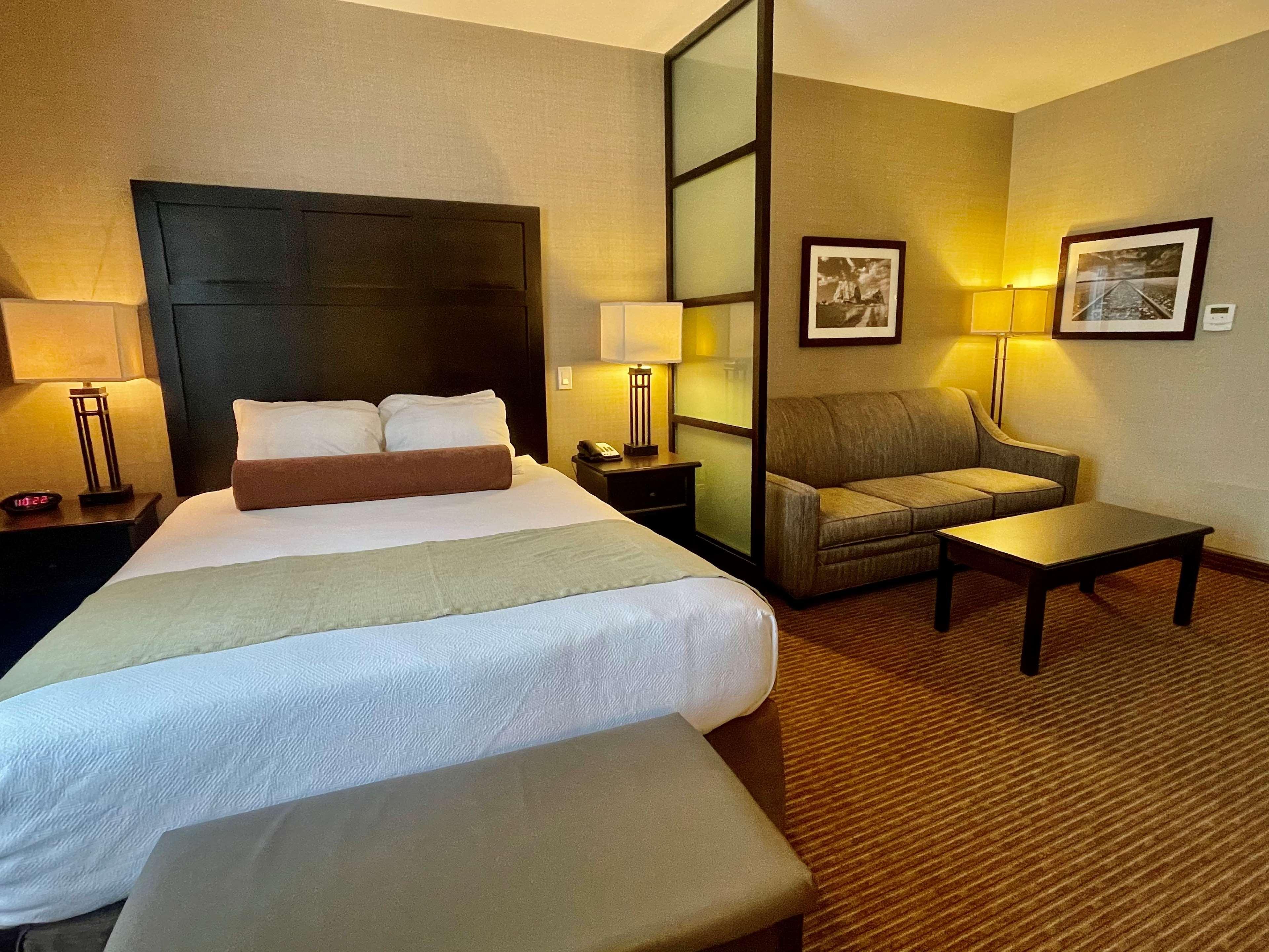 Best Western Plus Okotoks Inn & Suites Exteriör bild