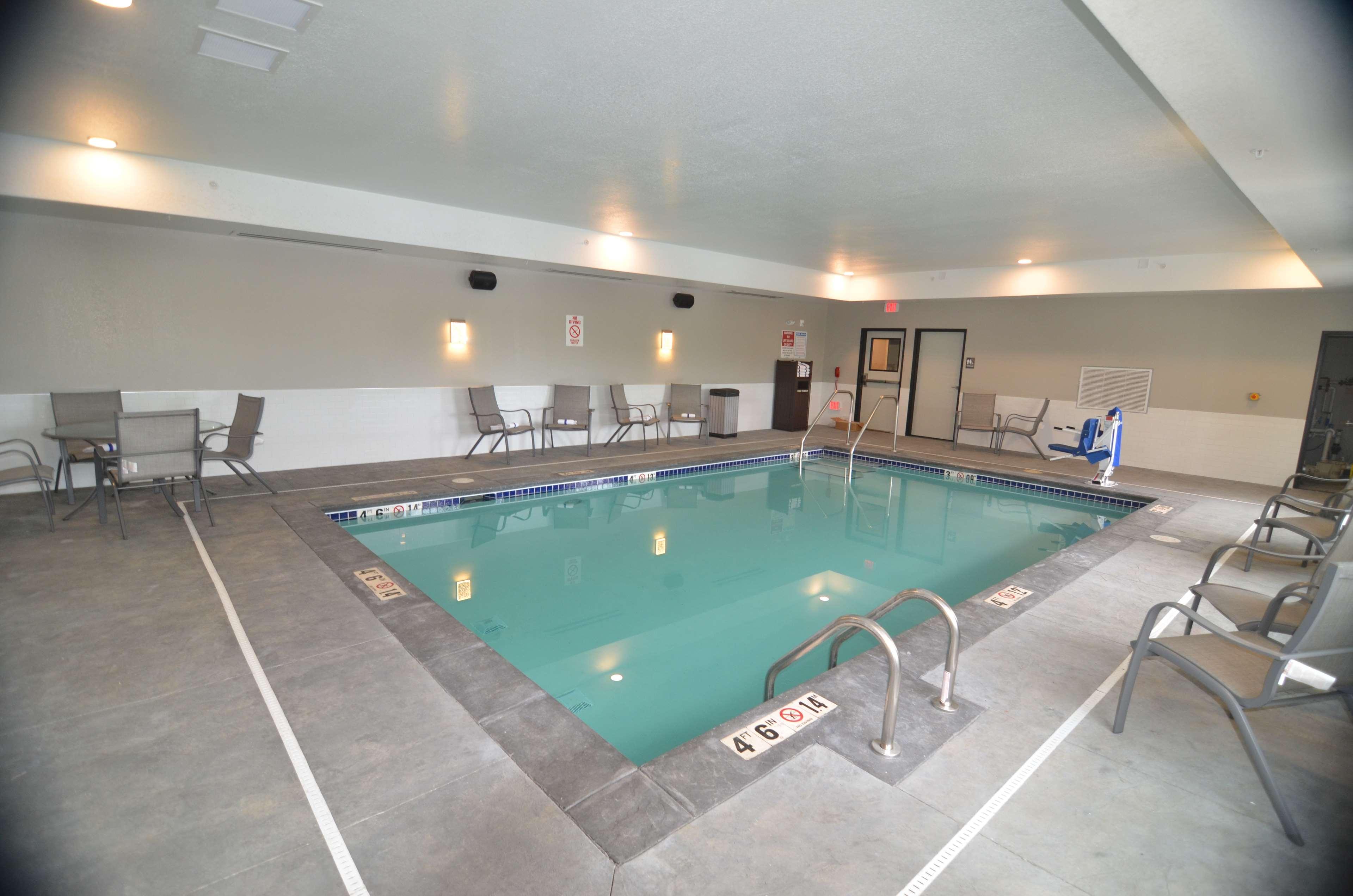 Best Western Plus Okotoks Inn & Suites Exteriör bild