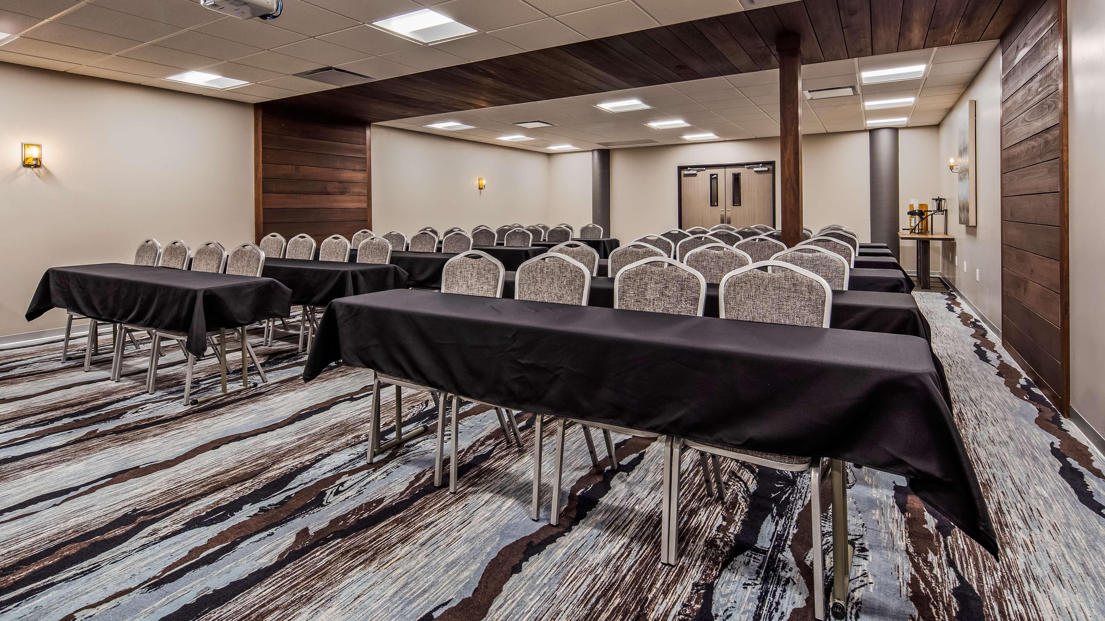 Best Western Plus Okotoks Inn & Suites Exteriör bild