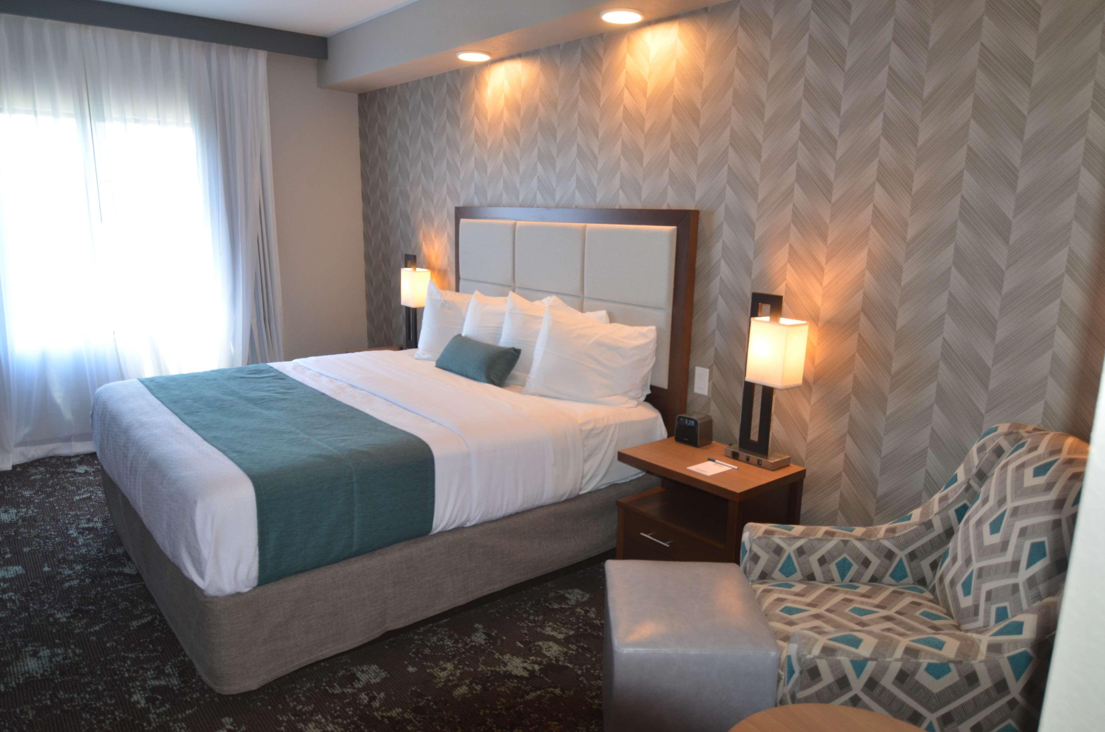 Best Western Plus Okotoks Inn & Suites Exteriör bild