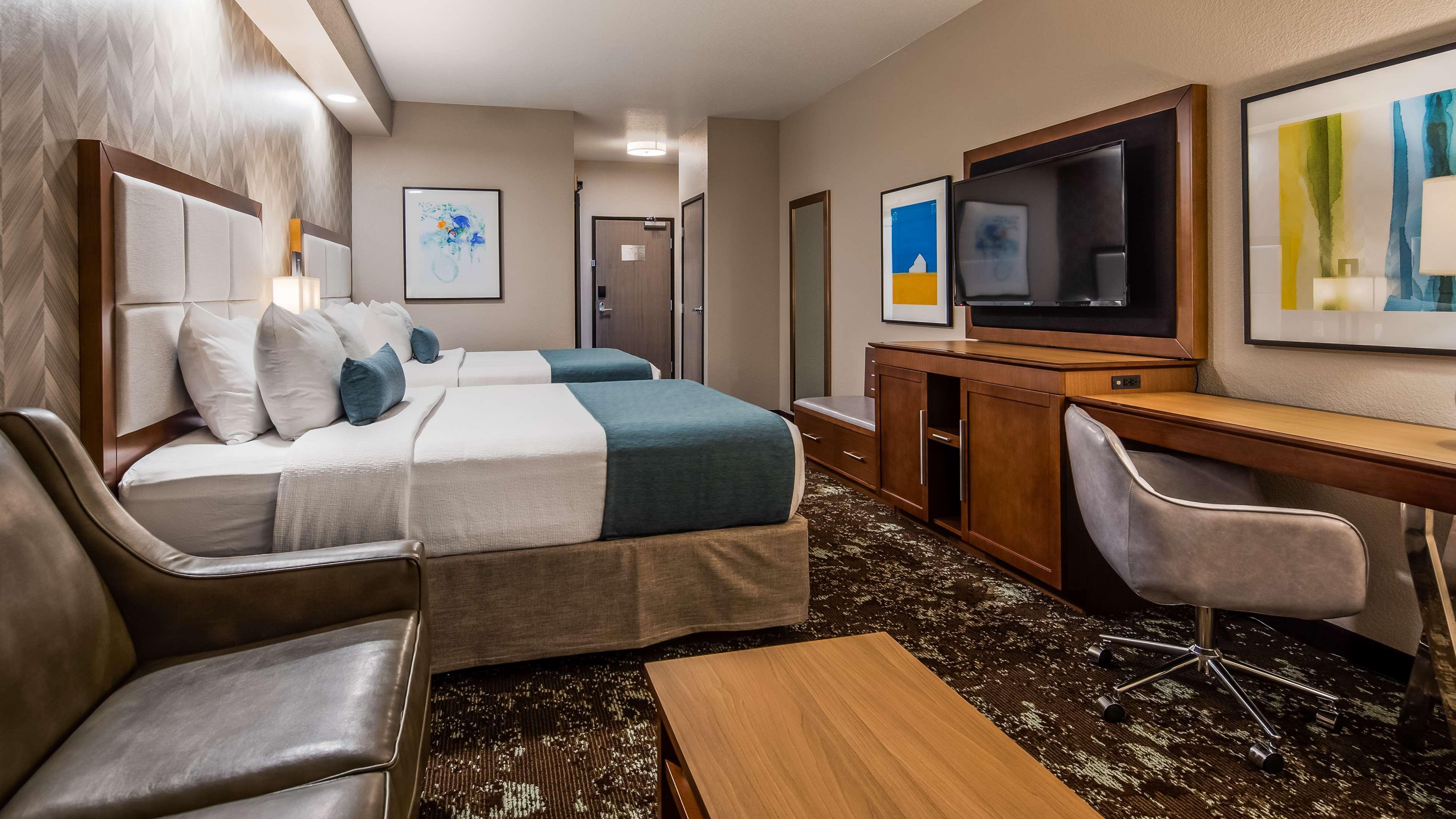 Best Western Plus Okotoks Inn & Suites Exteriör bild